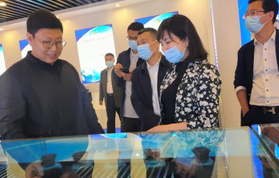 市政協(xié)副主席、市工商聯(lián)主席唐世云到寶泰隆走訪調(diào)研